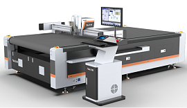 Планшетный режущий плоттер LC6-1840С